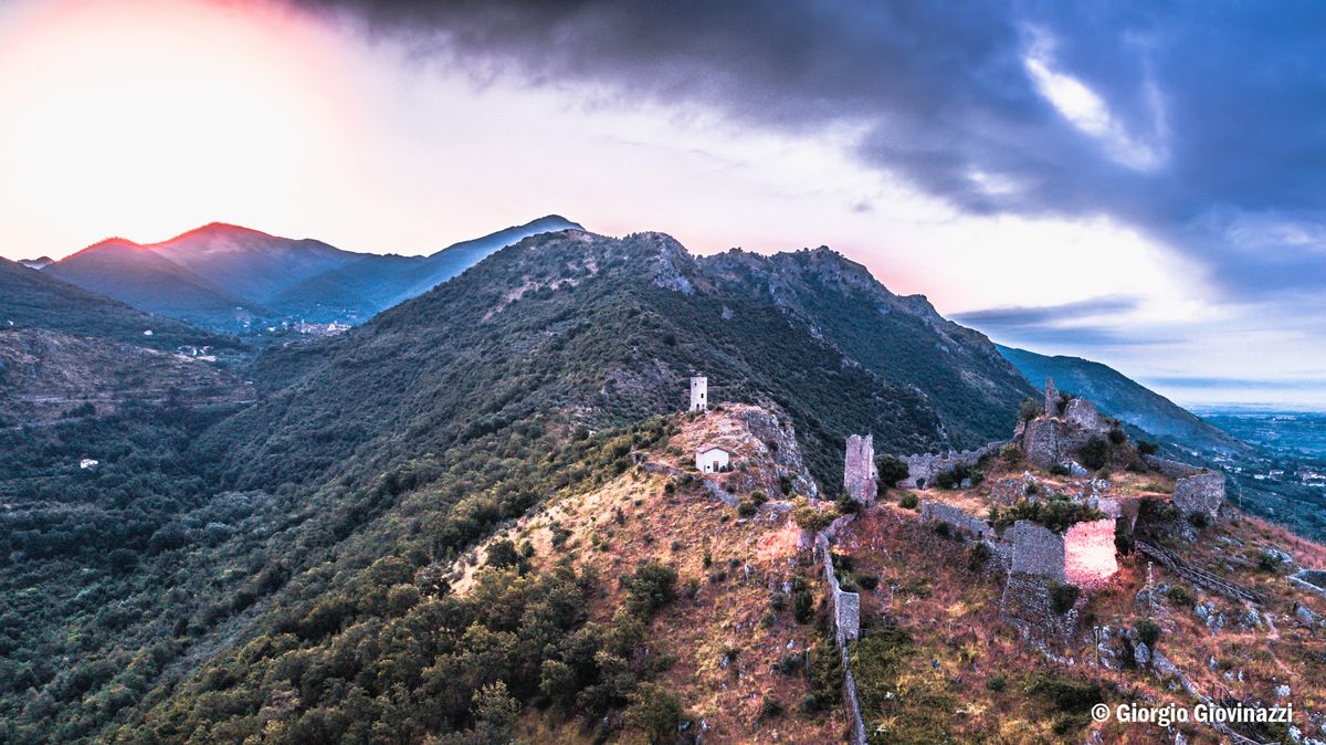 Attraversare il Monte Asprano. Esperienza identitaria e collettiva